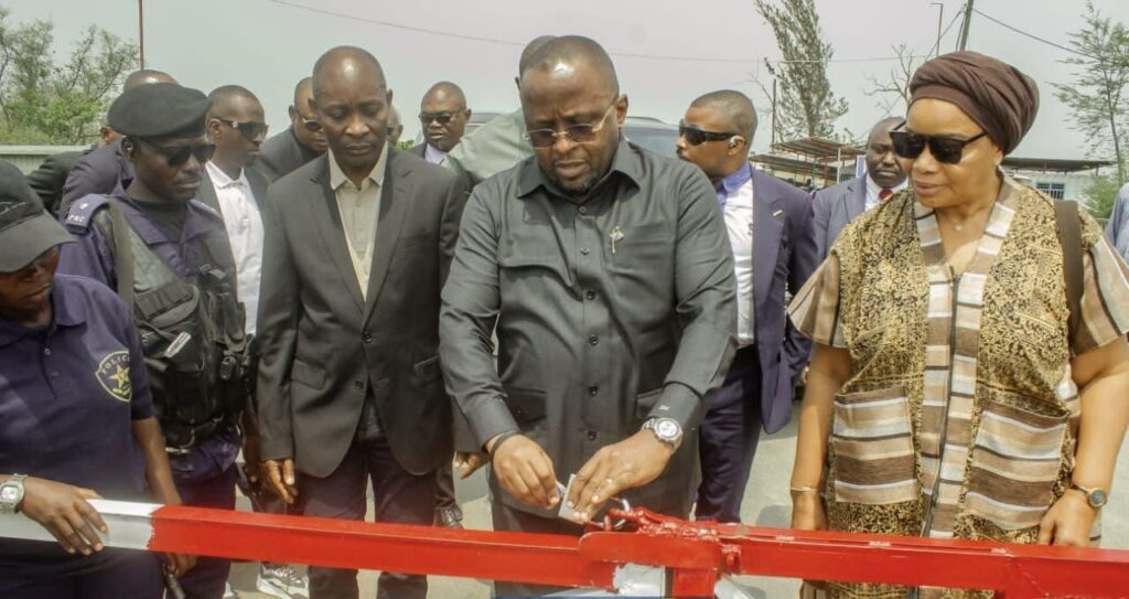 La réouverture officielle de la frontière et le relancement du trafic transfrontalier